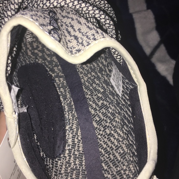 Yeezy Turtle Doves - Picture 6 of 8